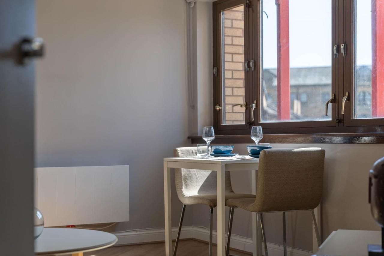 Stunning 1 Bed Merchant City Apartment With Parking Glasgow Exterior photo